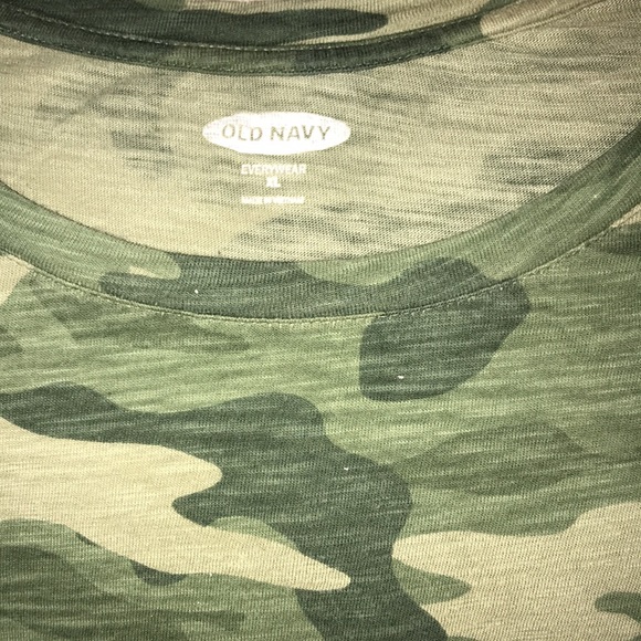 Old Navy green Camo print XL short sleeved shirt 💕 - Picture 2 of 5